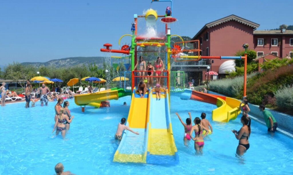 Het waterpark van Camping serenella aan het Gardameer